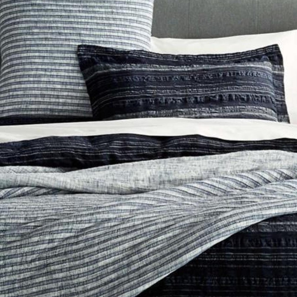 Crate & Barrel Nagano Seersucker Duvet Cover - King